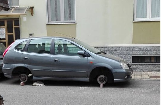 Colpisce nuovamente la “banda delle gomme”