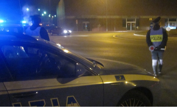 Inseguono e arrestano una macchinata di ladri