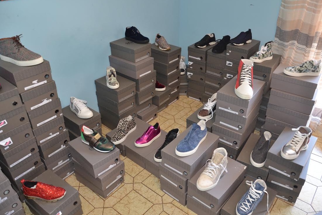 Commercio di scarpe rubate a Vercelli