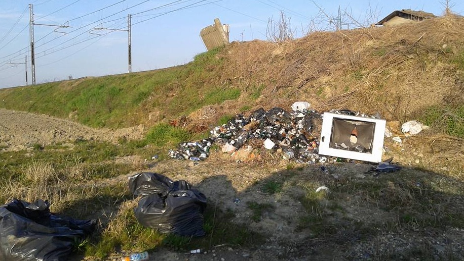Discariche a cielo aperto a Borgo Vercelli