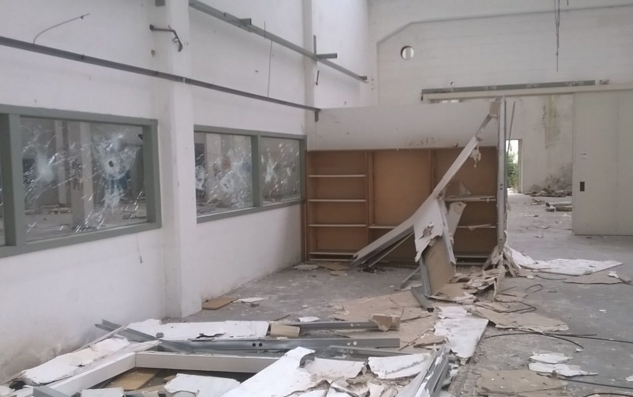 Fabbrica vercellese devastata dai vandali