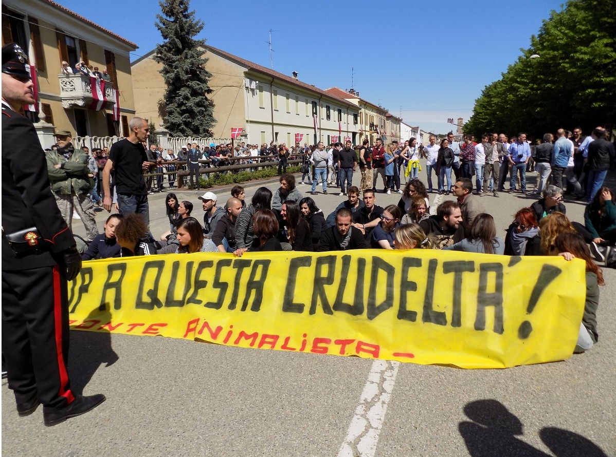 Gli animalisti denunciano Riva Vercellotti e sindaco