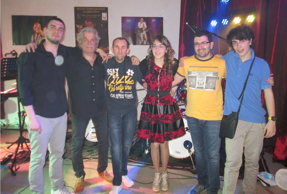 I Tnt Tribute Nomadi in concerto al Circolino del rione Isola