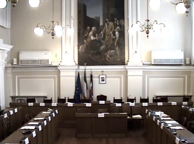 Maggioranza traballante FI: “Dimissioni”