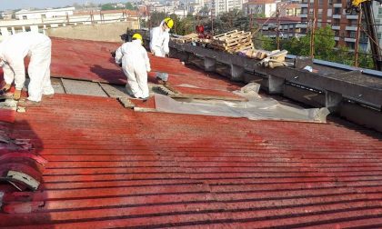 Le immagini della rimozione dell'amianto dal tetto dell'ospedale S. Andrea
