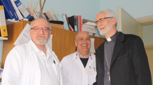 Monsignor Arnolfo in visita all’ospedale di Savigliano