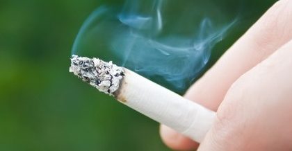 Crescentino: multa da 300 euro per chi getta i mozziconi di sigaretta a terra