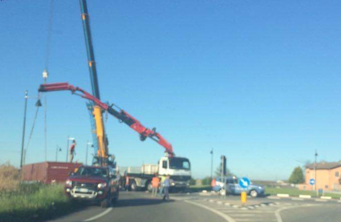 Problemi di traffico in direzione Biella per il tir rovesciato