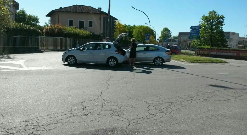 Scontro tra due auto a Buronzo