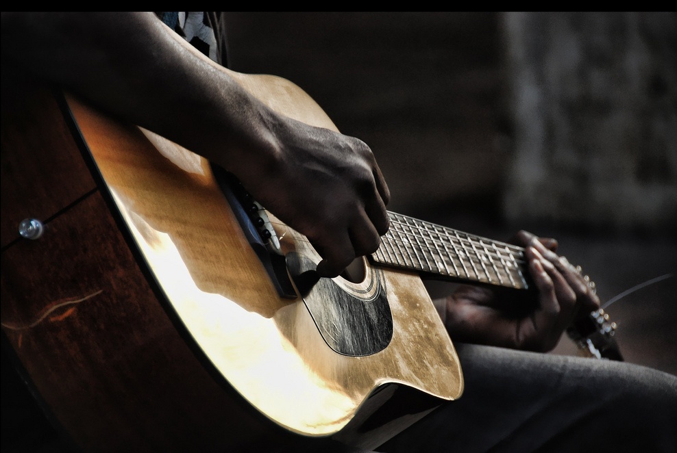 A Vercelli corso gratuito di chitarra