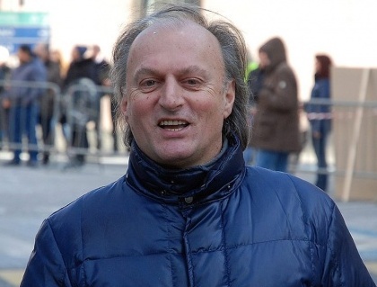 Cade dal balcone di casa e muore sul colpo