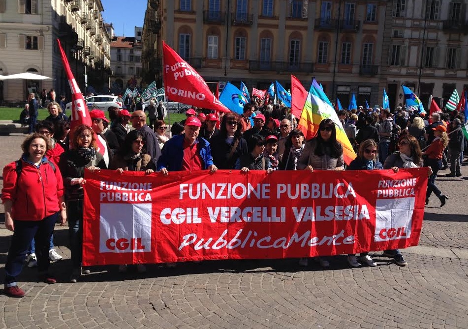 Dipendenti pubblici vercellesi al corteo di Torino