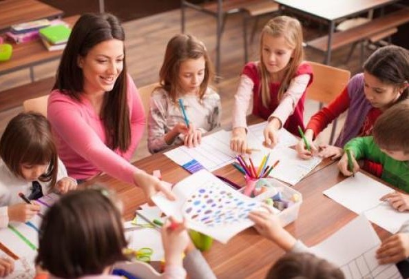 Festa della mamma: donato materiale didattico per 75mila euro