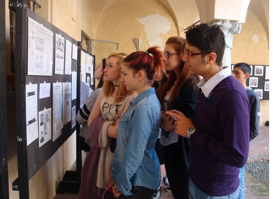 Gli studenti e le tracce di guerra
