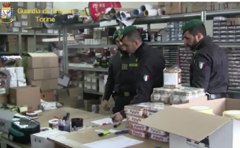 La Finanza blocca 1.300.000 pastiglie dopanti