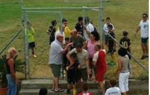 Rissa sfiorata tra genitori per partita giovanile