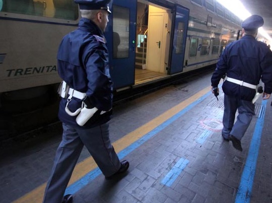Ruba portafogli con 450 euro, bosniaco arrestato