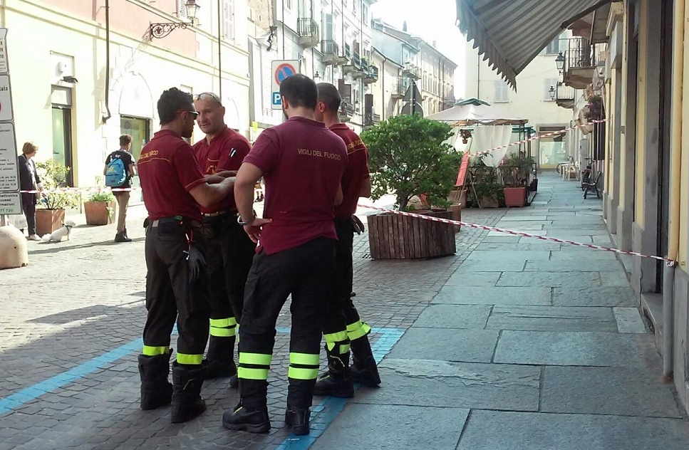 Sciame di api blocca via Gioberti