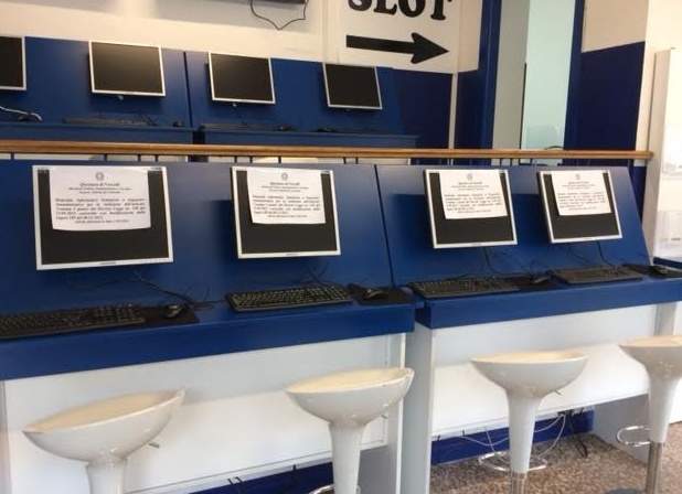 Slot irregolari sequestro in un locale di Porta Torino