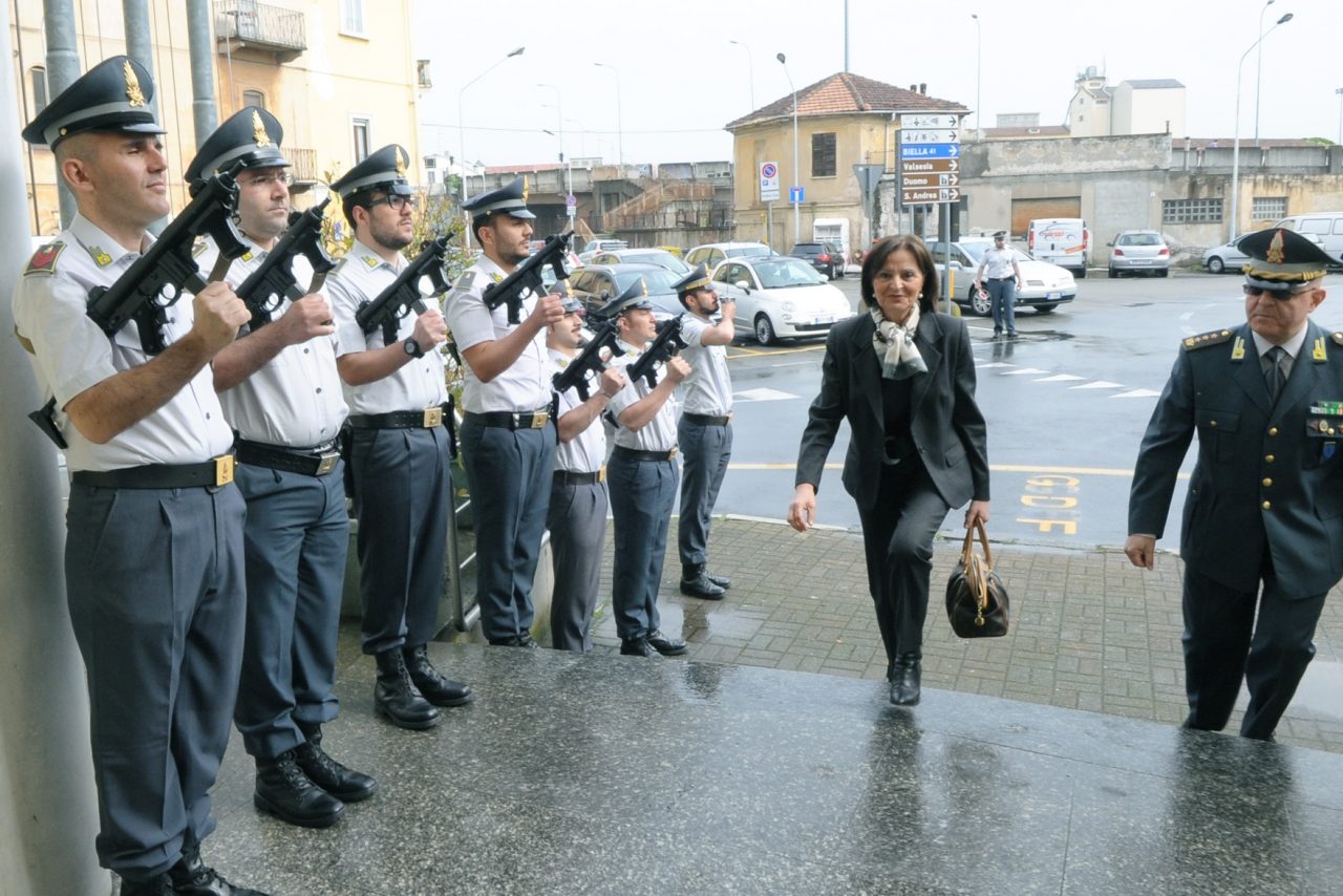 Vercelli, il Prefetto in visita alla Guardia di Finanza
