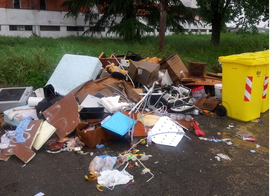 Via Egitto, la discarica compie 14 giorni