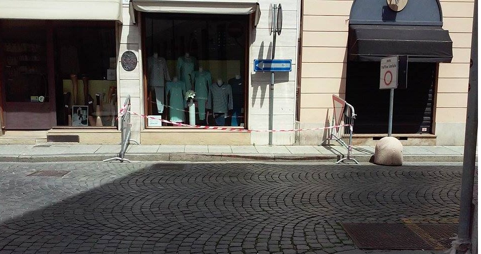 Via Galileo Ferraris, ancora una caduta di calcinacci – La fotogallery