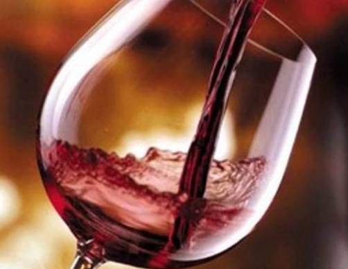 “Vinopoli”: tre giorni di specialità, buon vino e spettacoli