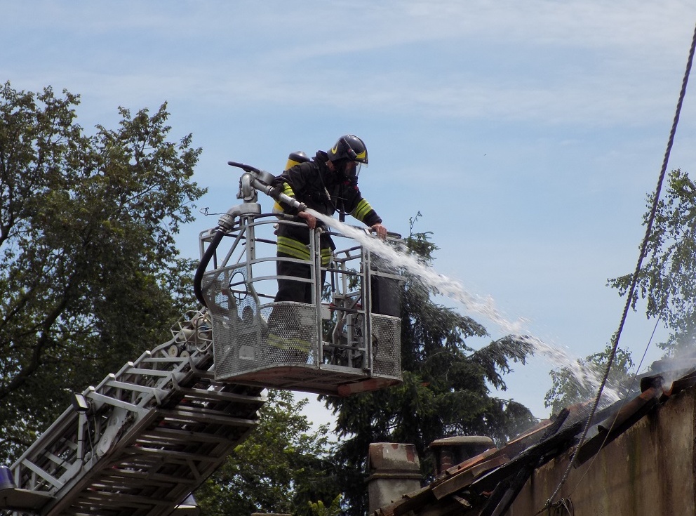 I video dell’incendio alla cascina San Giuseppe