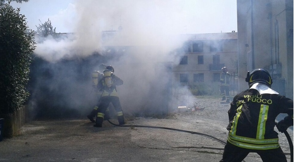 Incendio in un garage