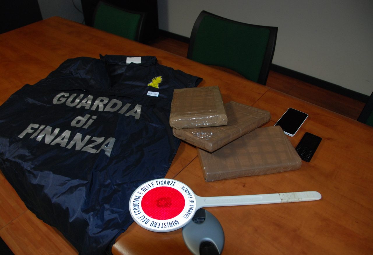 La finanza sequestra tre kg di cocaina