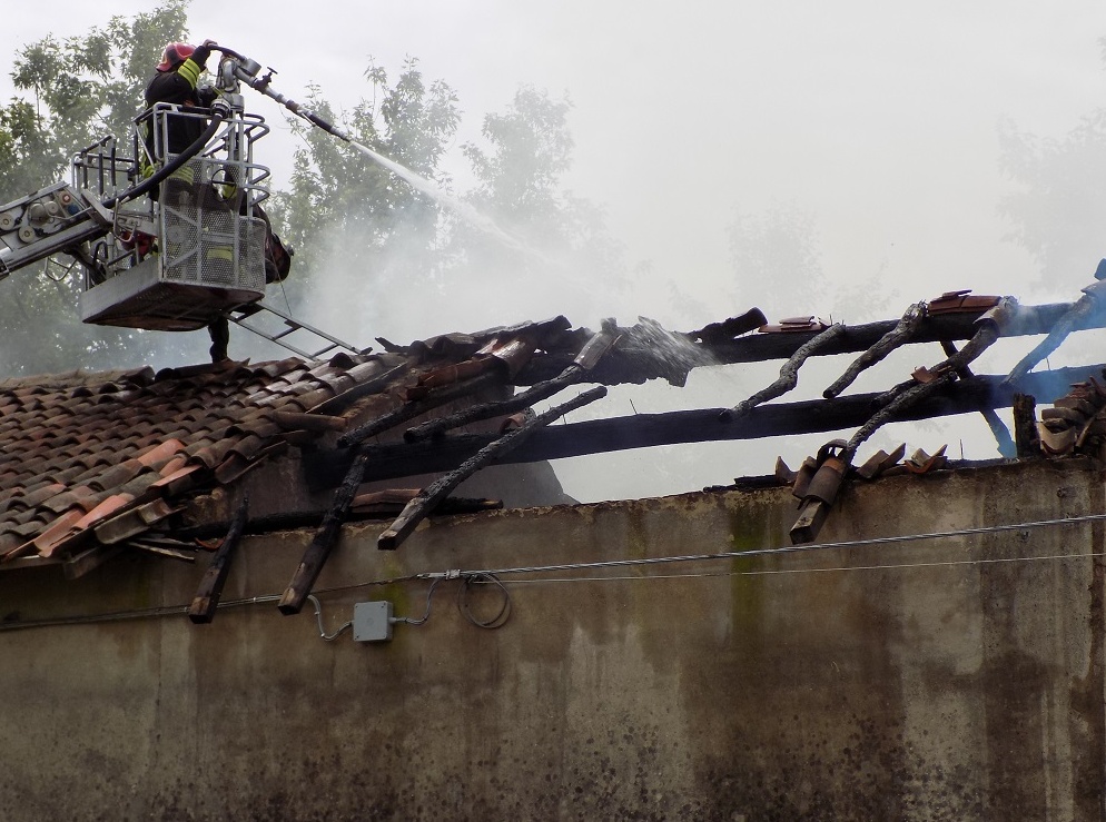 Fotogallery – Incendio alla cascina San Giuseppe