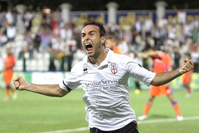 Pro Vercelli, Marchi vicino alla Spal