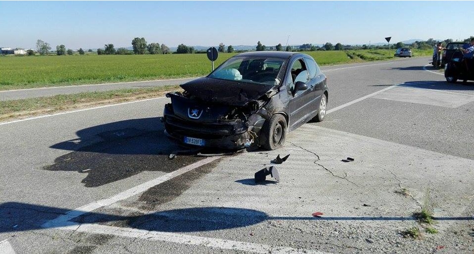 Costanzana, violento frontale tra due auto