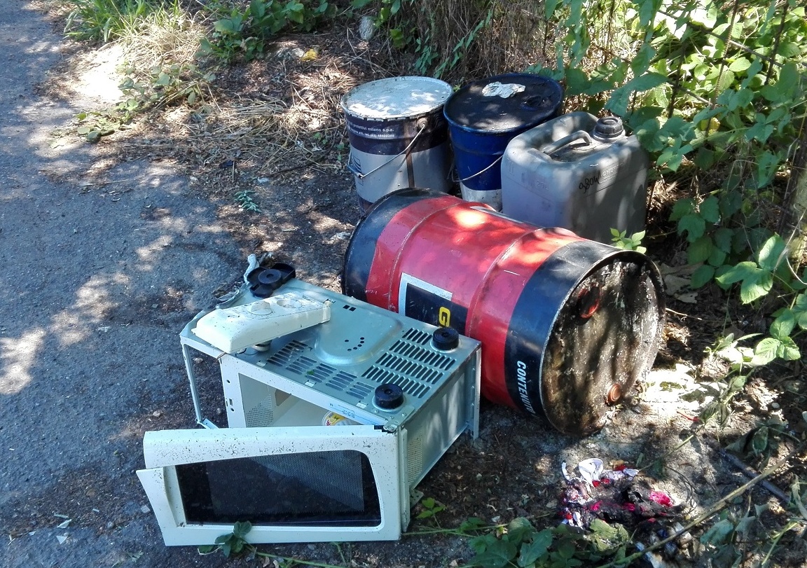 Fusti tossici in Corso Rigola
