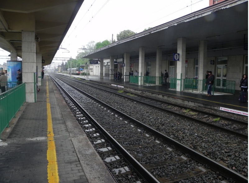 Linea ferroviaria Vercelli – Robbio. Fermi per più di un’ora sotto il sole!