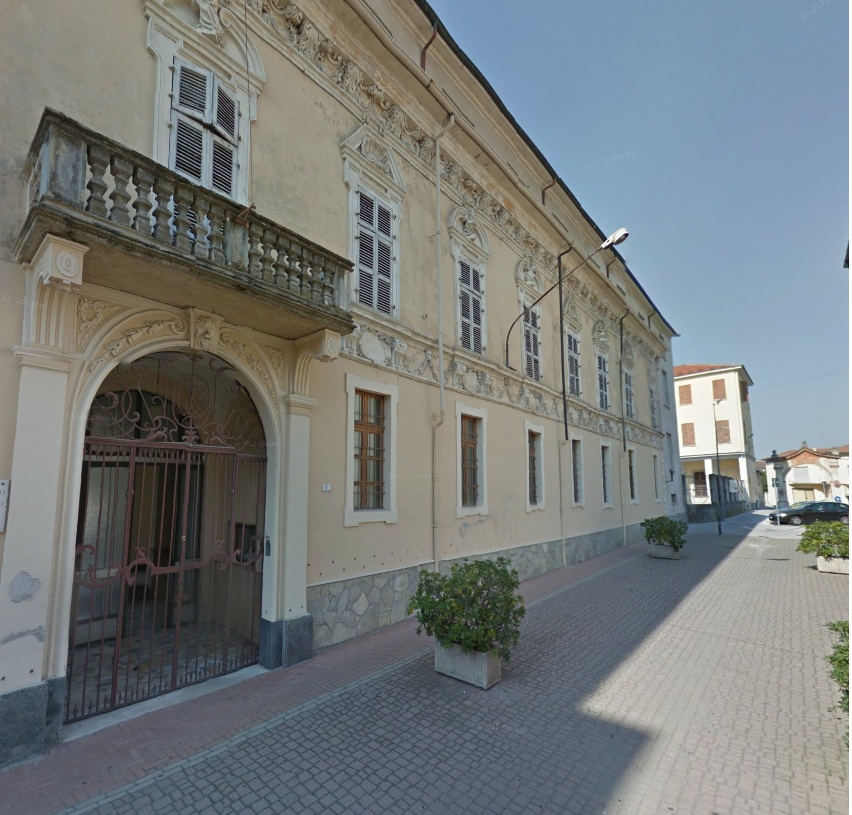 Lo storico Collegio San Carlo acquistato da una società vercellese
