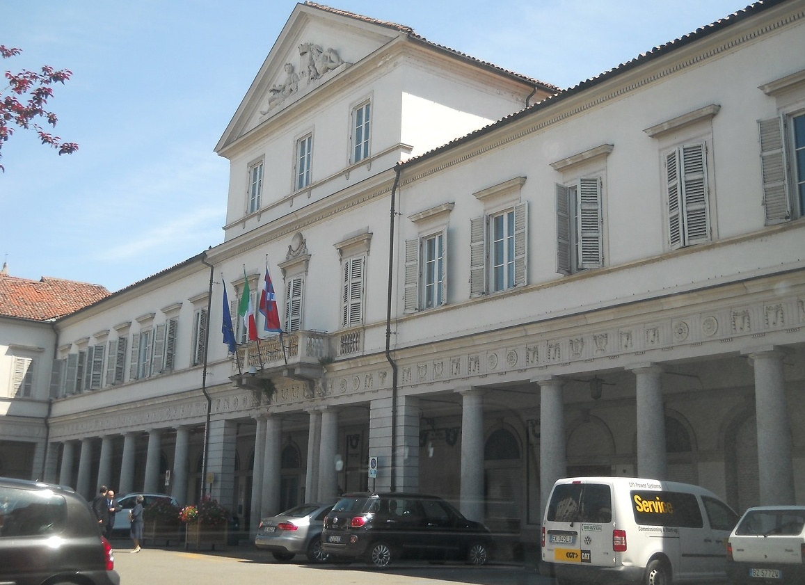 Operatrici dei nidi in piazza per gli stipendi