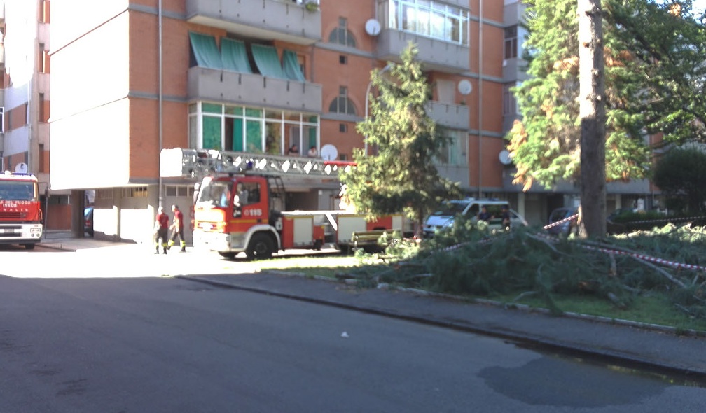 Rinforza il vento: sopralluogo in via Martiri del Kiwu
