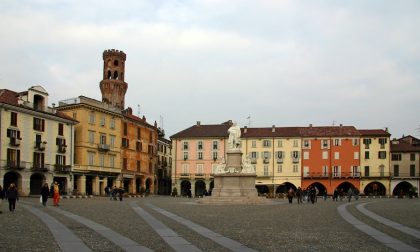"Basta un sì a Vercelli": gazebo del comitato in piazza Cavour