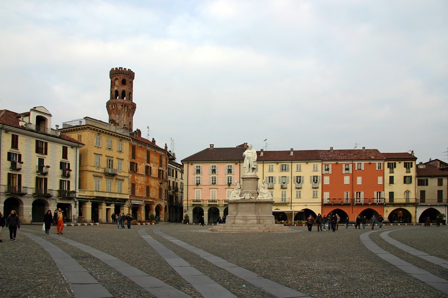 “Basta un sì a Vercelli”: gazebo del comitato in piazza Cavour