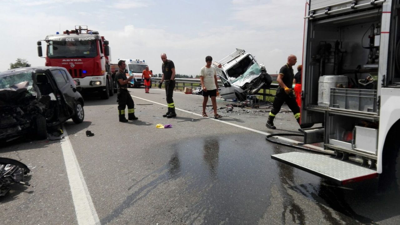 Due feriti in gravi condizioni per frontale