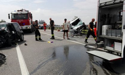 Due feriti in gravi condizioni per frontale