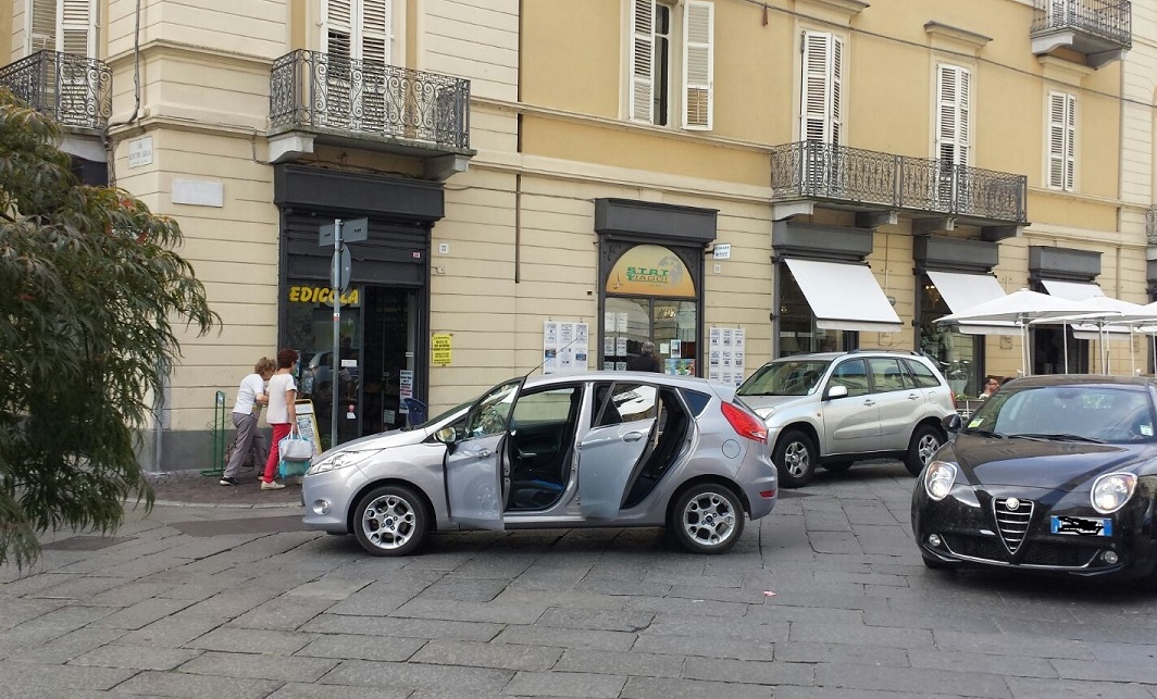 Parcheggio acrobatico 1