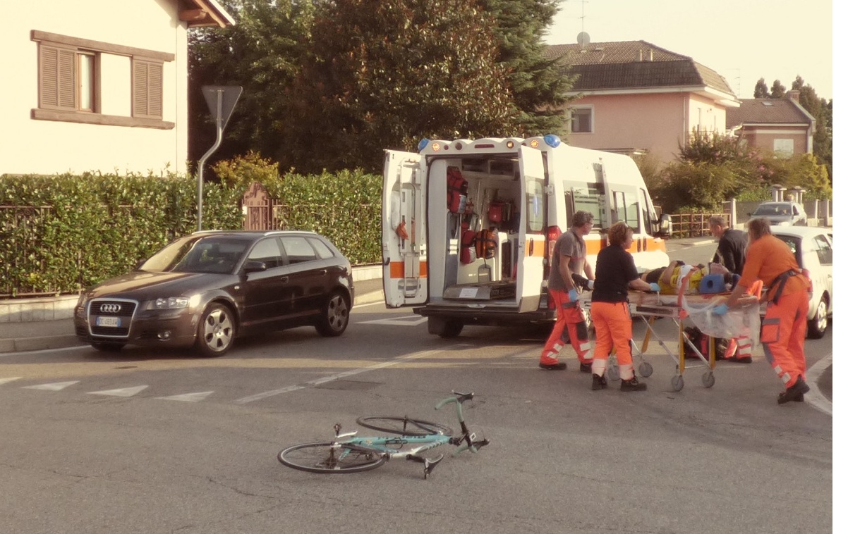 CICLISTA INVESTITO: accertamenti sulle lesioni