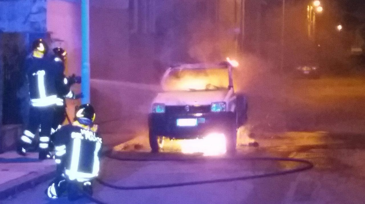 CRONACA: Va a fuoco Panda in via Asiago