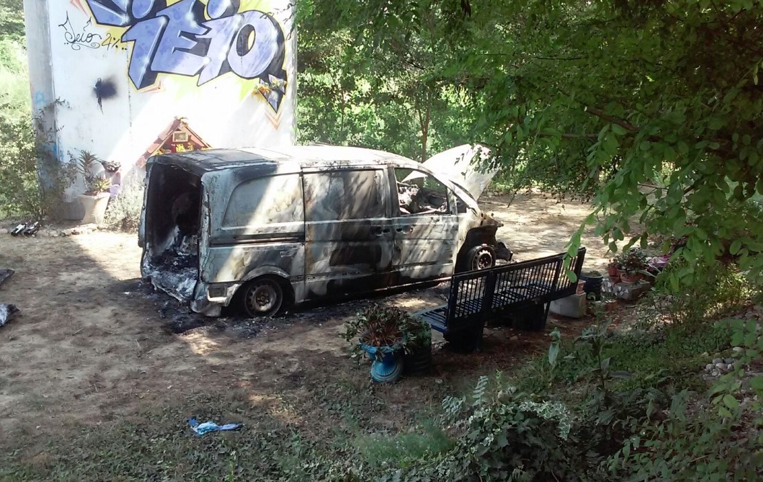 CRONACA: furgone distrutto dalle fiamme