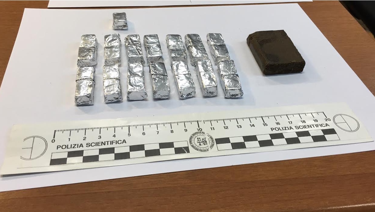 CRONACA: locali vercellesi nei guai, droga a Santhià