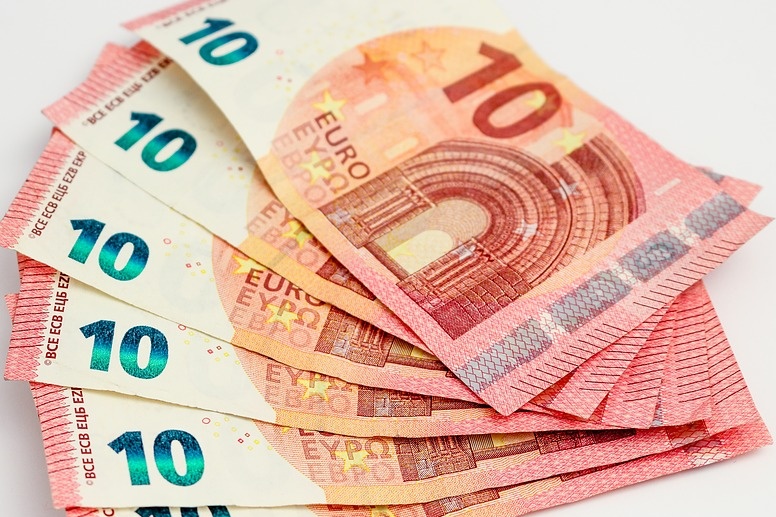 Ha promesso 200mila euro, arrestato falso broker