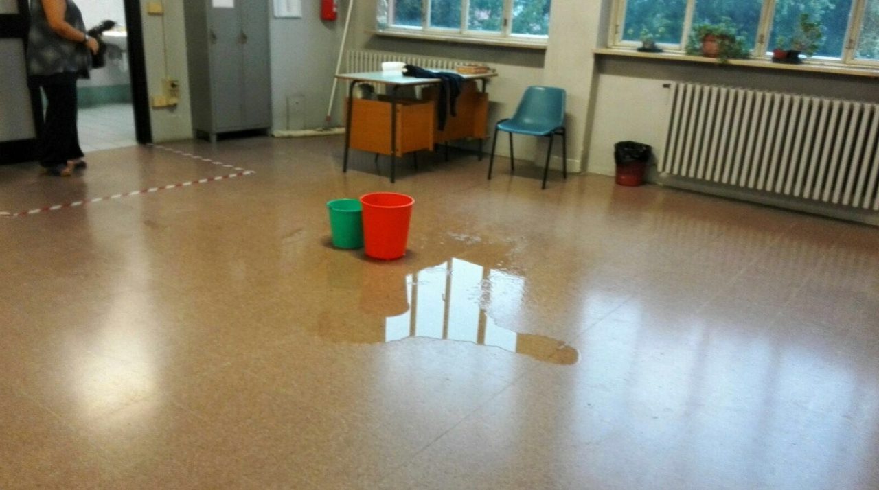 PAZZESCO: piove dentro la elementare Bertinetti