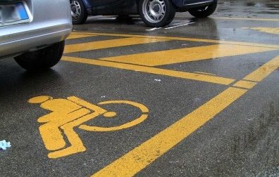 VERCELLI: dipendente della Provincia "furbetto" parcheggiava con il permesso invalidi del padre!